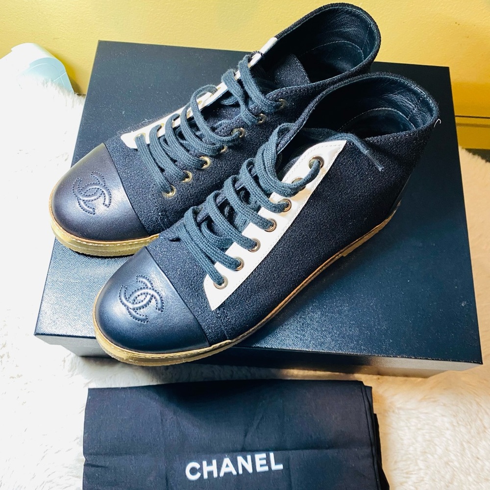 CHANEL Black and White High-Top Sneakers - Picture 2 of 14